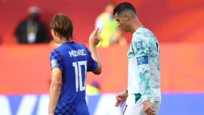 عناق مودريتش ورونالدو يُعيد ذكريات المجد المدريدي في كأس العالم