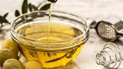 تناول ملعقة زيت زيتون على الريق يقوي المناعة ويحمي القلب