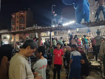 أهالي الشرقية يحتشدون في الساحات احتفالاً بتأهل منتخب مصر لدور الـ16