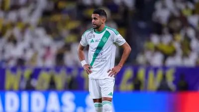 الأهلي السعودي يعلن رسميًا رحيل رياض محرز رغم معارضة الجماهير