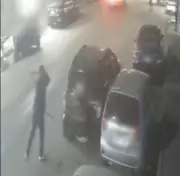 ضبط سائق بتهمة تحطيم سيارة جاره بسلاح أبيض في الإسكندرية