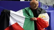 فيفا يرفض معاقبة حسام حسن بسبب رفع علم فلسطين.. صفعة لإسرائيل
