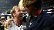 هاري كين يفقد صوته بعد فوز إنجلترا المثير على المكسيك في كأس العالم