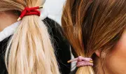 كيف تختارين الربطة المثالية لنوع شعرك؟ دليل شامل للعناية