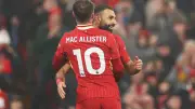 ماك أليستر يكشف طلب صلاح الغريب ويشيد ببطولة مصر التاريخية