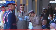 الرئيس السيسي يسلم علم القوات المسلحة لرفعه على مقر القيادة الاستراتيجية