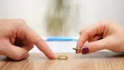 التصرف الصحيح عند فسخ الخطوبة للشباب والفتيات