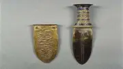 سر الحديد النيزكي في خنجر توت عنخ آمون بالمتحف المصري الكبير