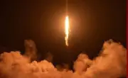 أكسوس: مسؤول أمريكي يؤكد إطلاق صاروخين باتجاه سفن تجارية في مضيق هرمز