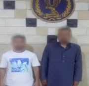 عامل وعمه يعتديان على صاحبة محل ببلبيس باستخدام شومة